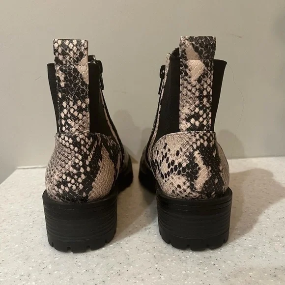 Universal Thread‎ Boots - Picture 4 of 5